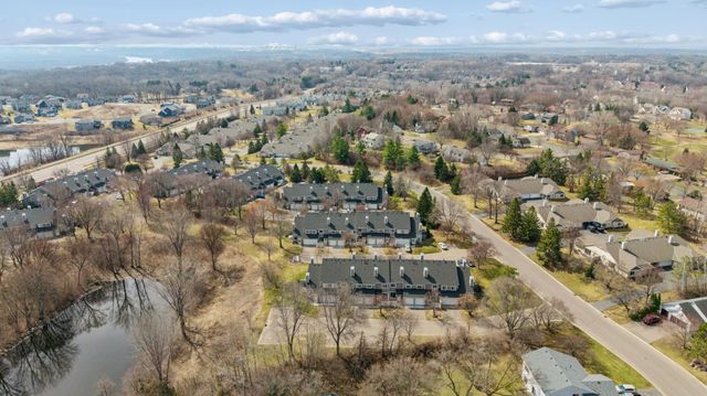8372 Copperfield Way 113, Inver Grove Heights, MN 55076