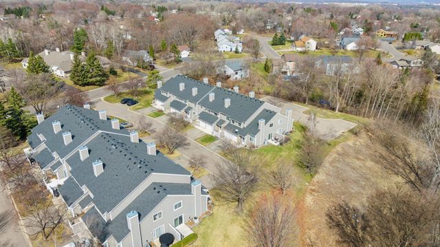 8372 Copperfield Way 113, Inver Grove Heights, MN 55076