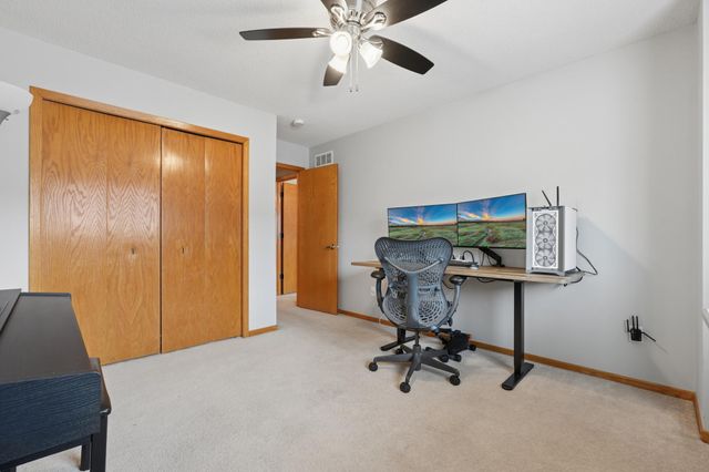 8372 Copperfield Way 113, Inver Grove Heights, MN 55076