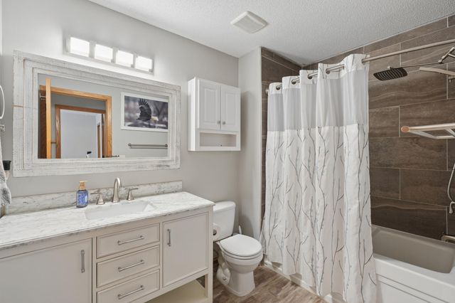 8372 Copperfield Way 113, Inver Grove Heights, MN 55076