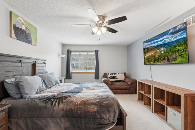 8372 Copperfield Way 113, Inver Grove Heights, MN 55076