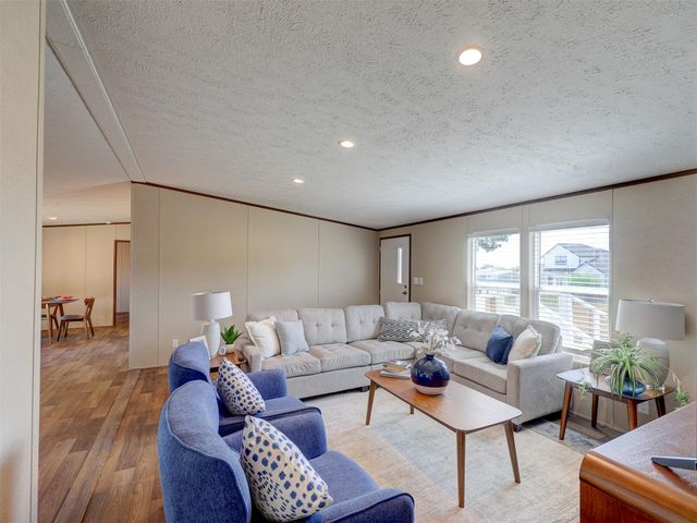 146 Monte Vista DR, Elgin, TX 78621