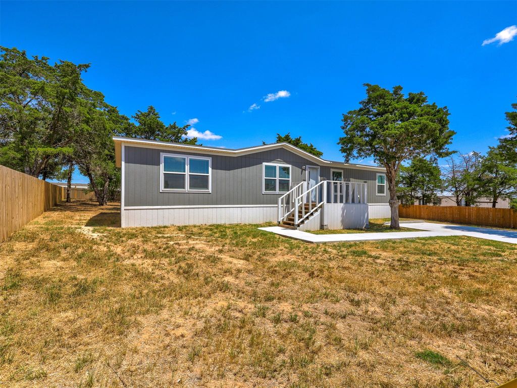 146 Monte Vista DR, Elgin, TX 78621
