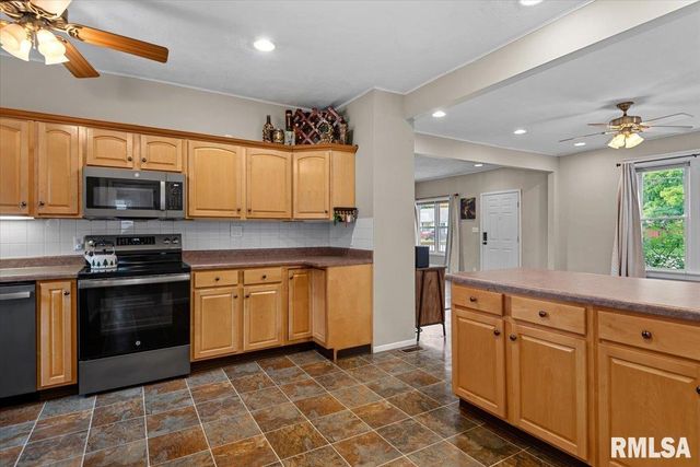 509 S WALNUT Street, Rochester, IL 62563