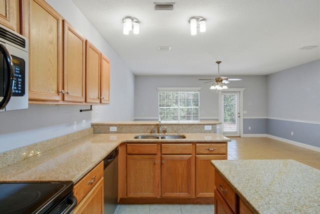 8562 Laredo Street, Navarre, FL 32566