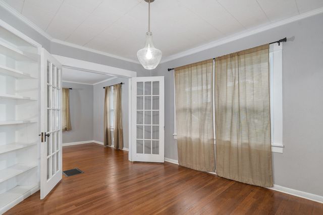 1911 W Walnut Street, Springfield, MO 65806
