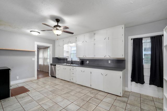 1911 W Walnut Street, Springfield, MO 65806