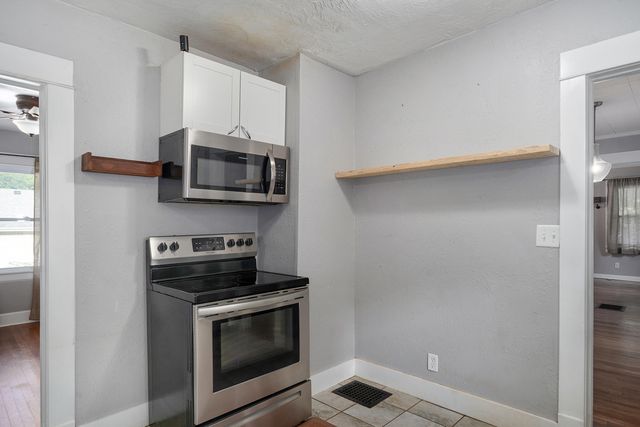 1911 W Walnut Street, Springfield, MO 65806