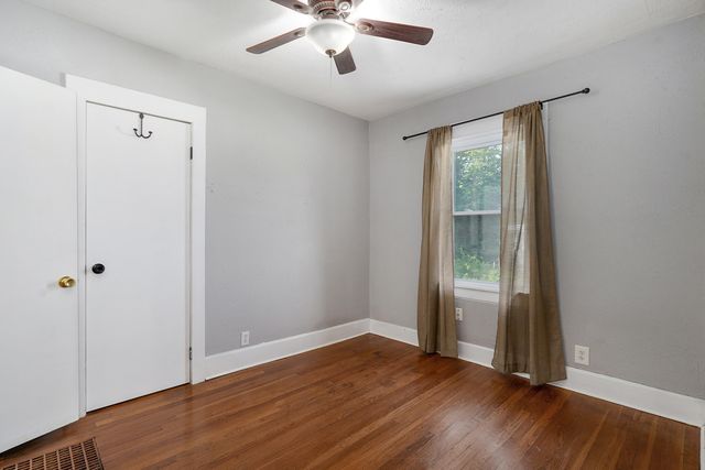 1911 W Walnut Street, Springfield, MO 65806
