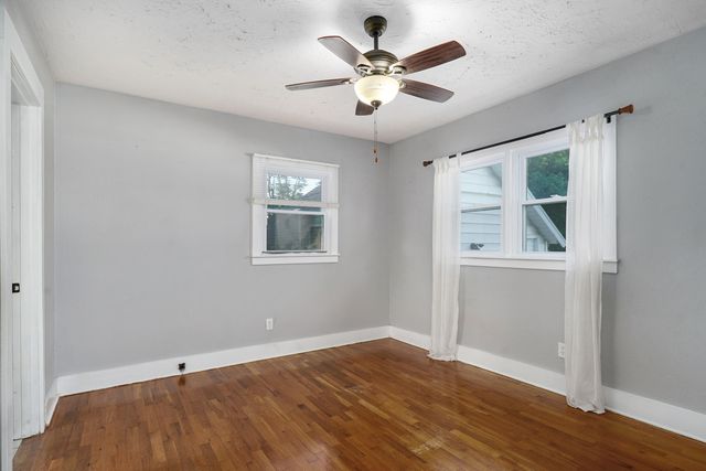 1911 W Walnut Street, Springfield, MO 65806
