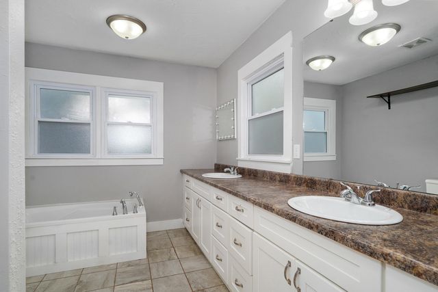 1911 W Walnut Street, Springfield, MO 65806