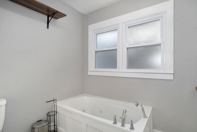 1911 W Walnut Street, Springfield, MO 65806
