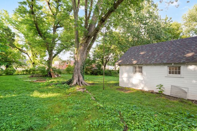 1911 W Walnut Street, Springfield, MO 65806