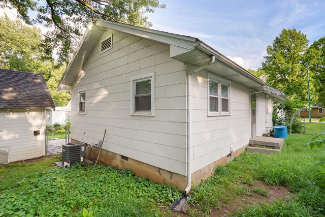1911 W Walnut Street, Springfield, MO 65806