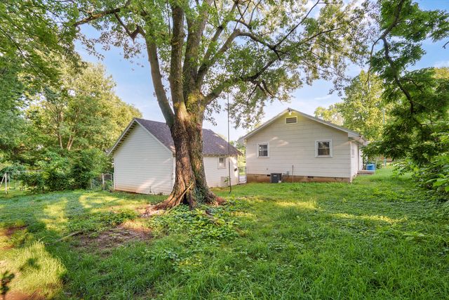 1911 W Walnut Street, Springfield, MO 65806
