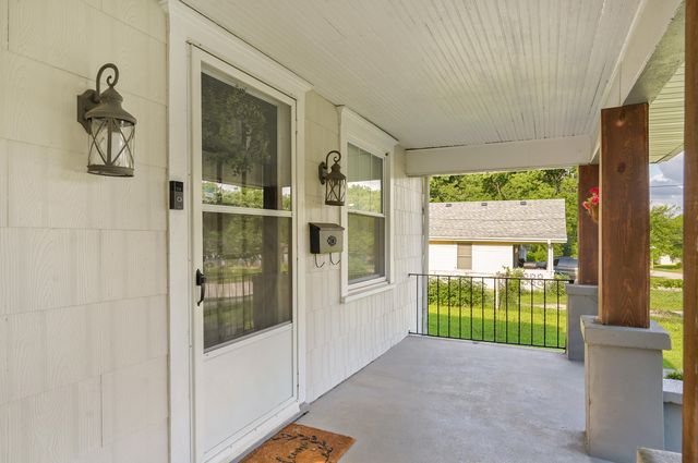 1911 W Walnut Street, Springfield, MO 65806