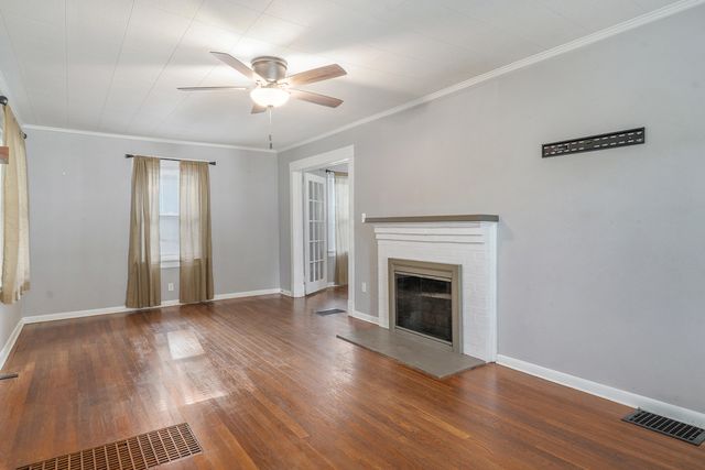 1911 W Walnut Street, Springfield, MO 65806