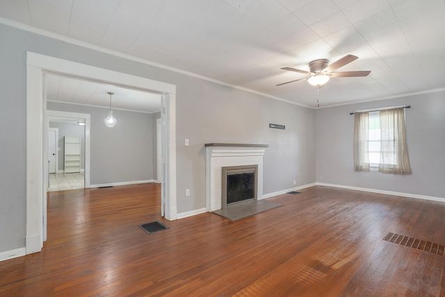 1911 W Walnut Street, Springfield, MO 65806