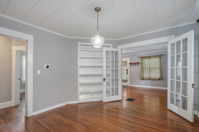 1911 W Walnut Street, Springfield, MO 65806