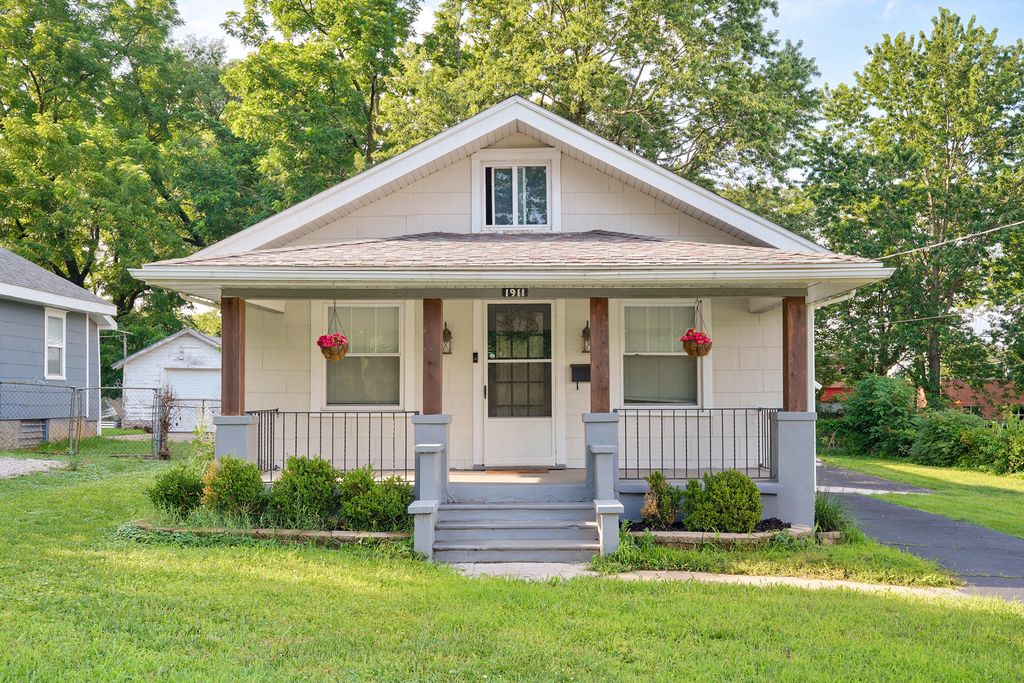 1911 W Walnut Street, Springfield, MO 65806