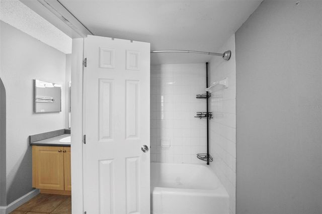 108 ALAMEDA COURT 236, Tampa, FL 33609