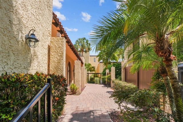 108 ALAMEDA COURT 236, Tampa, FL 33609