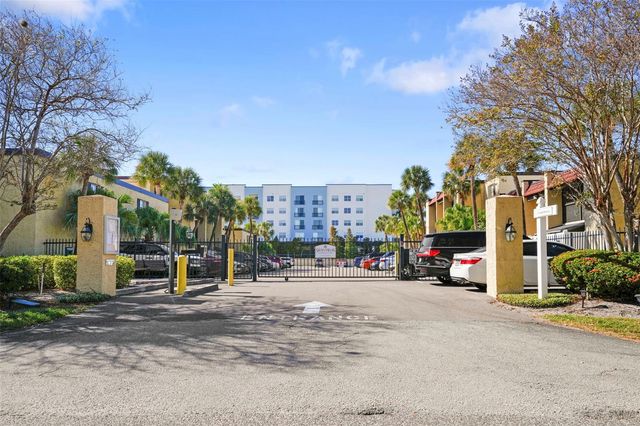 108 ALAMEDA COURT 236, Tampa, FL 33609