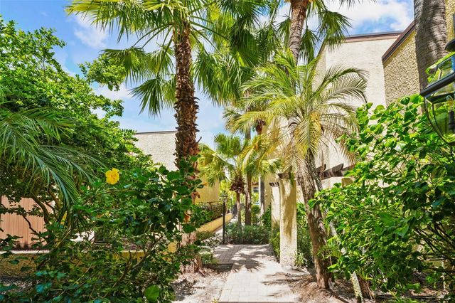 108 ALAMEDA COURT 236, Tampa, FL 33609