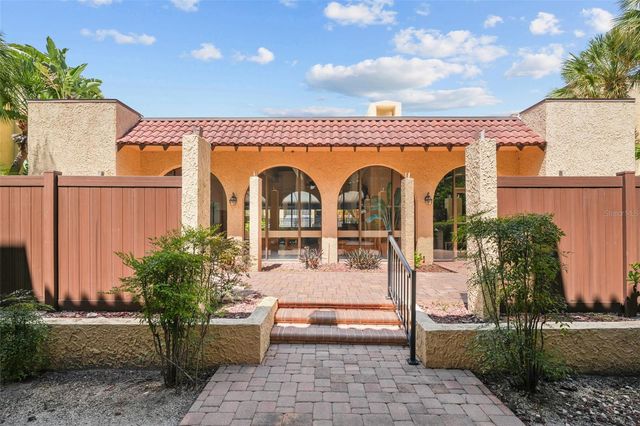 108 ALAMEDA COURT 236, Tampa, FL 33609