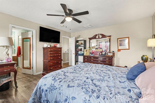 2026 Edenderry Drive, Statesville, NC 28625