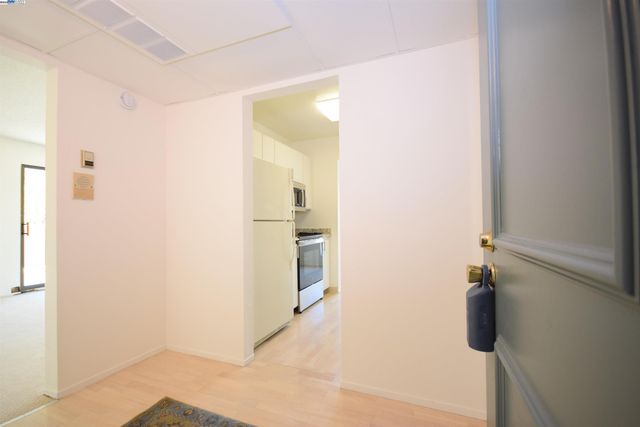 320 N Civic Dr 404, Walnut Creek, CA 94596