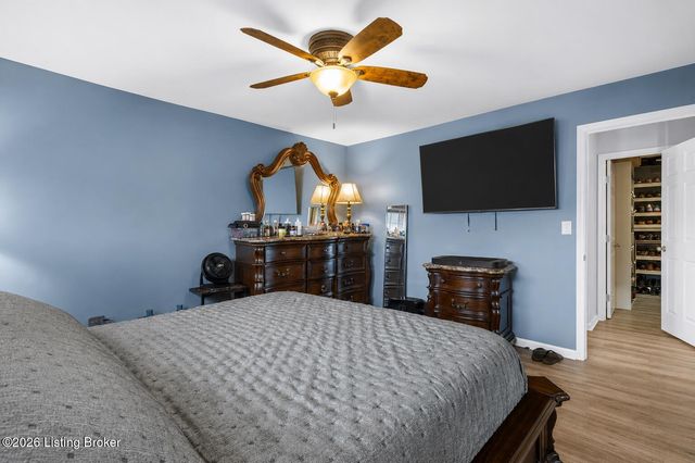 9108 Royal Oak Dr, Louisville, KY 40272