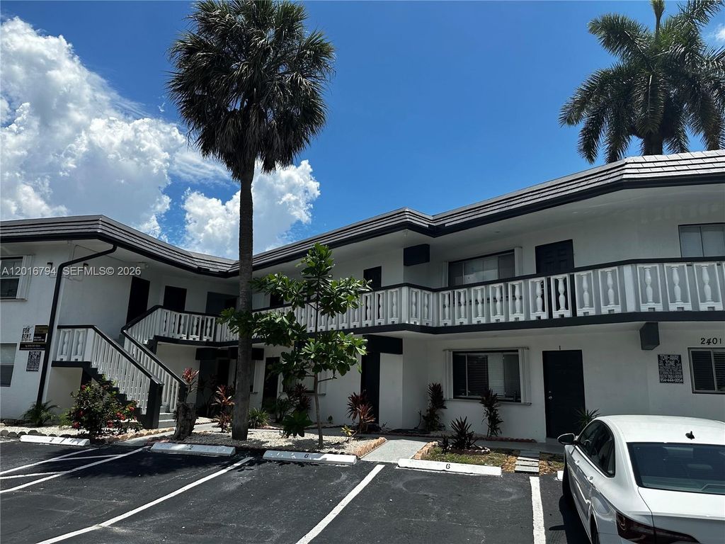 2401 NW 9th Avenue 18, Wilton Manors, FL 33311