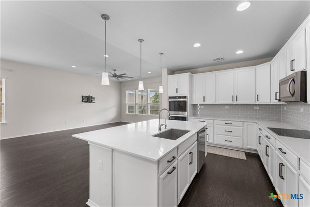 942 Blue Violet, New Braunfels, TX 78130