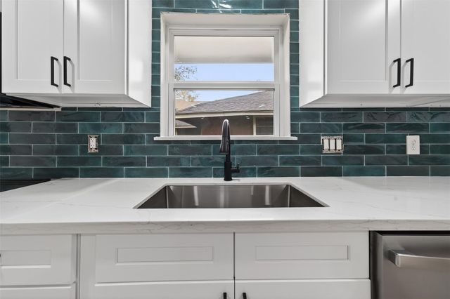 6026 Ridgeway Drive, Houston, TX 77033