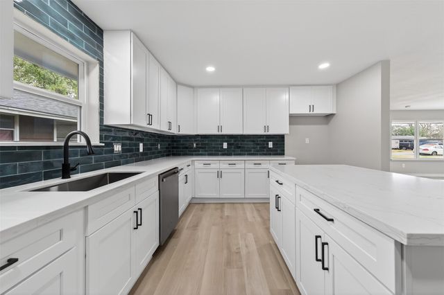 6026 Ridgeway Drive, Houston, TX 77033