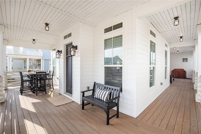 215 Laughter Lane, Port Aransas, TX 78373