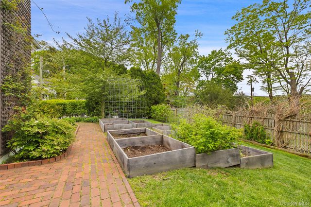 42 Mountain Avenue, Mount Kisco, NY 10549