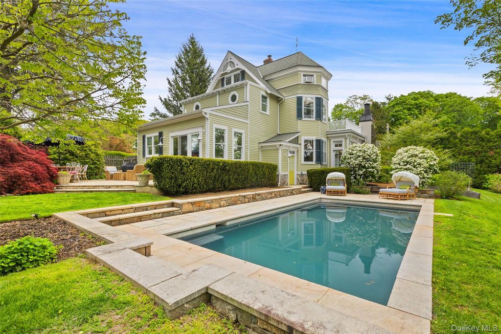 42 Mountain Avenue, Mount Kisco, NY 10549