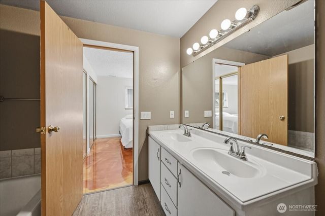25813 117th Place SE, Kent, WA 98030