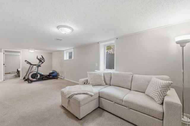 2905 Townview Avenue NE, Saint Anthony, MN 55418