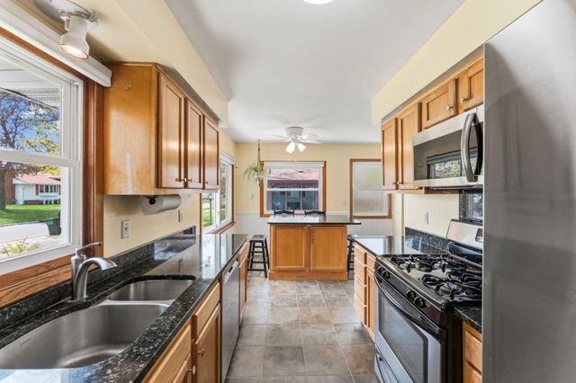 2905 Townview Avenue NE, Saint Anthony, MN 55418