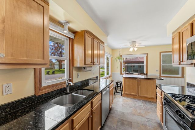 2905 Townview Avenue NE, Saint Anthony, MN 55418