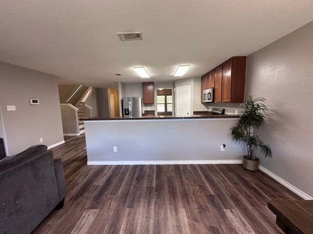 512 Tunnel Street, Cedar Hill, TX 75104