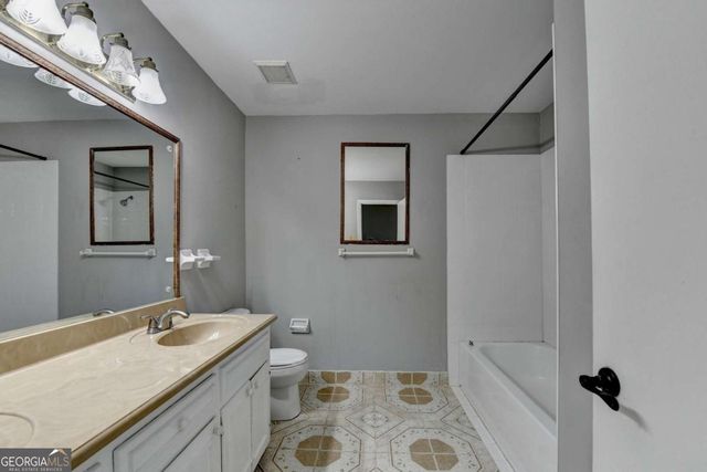 1249 Renee Drive, Lilburn, GA 30047