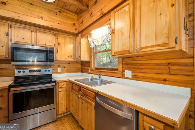 804 Pocaset Drive, Ellijay, GA 30540