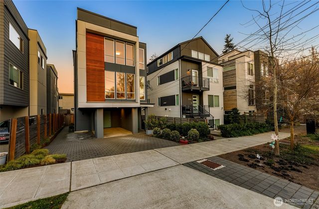 4218 Linden Avenue N, Seattle, WA 98103