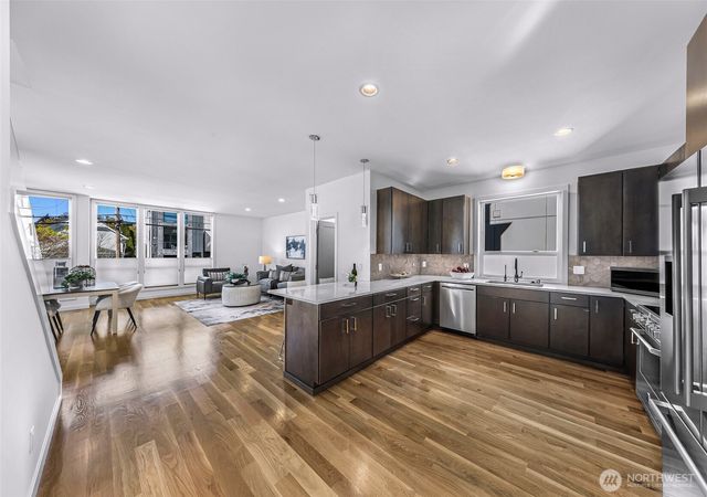 4218 Linden Avenue N, Seattle, WA 98103