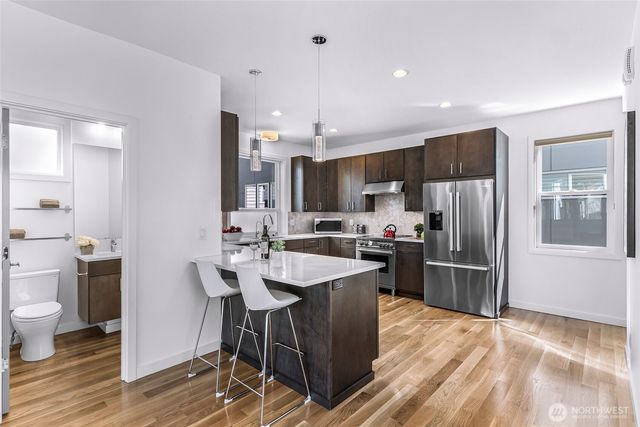 4218 Linden Avenue N, Seattle, WA 98103