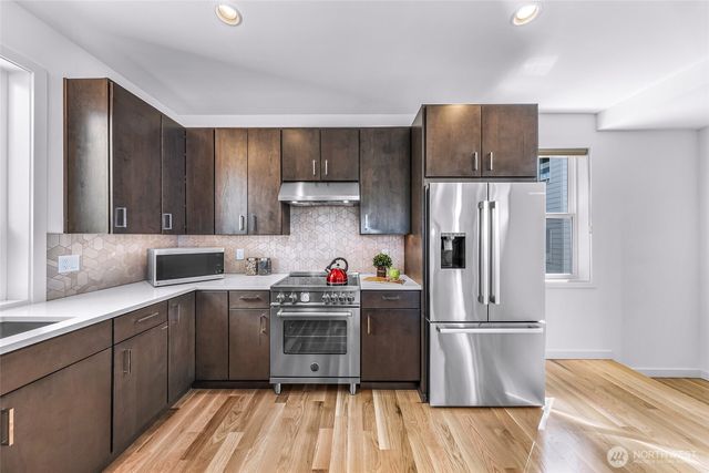 4218 Linden Avenue N, Seattle, WA 98103